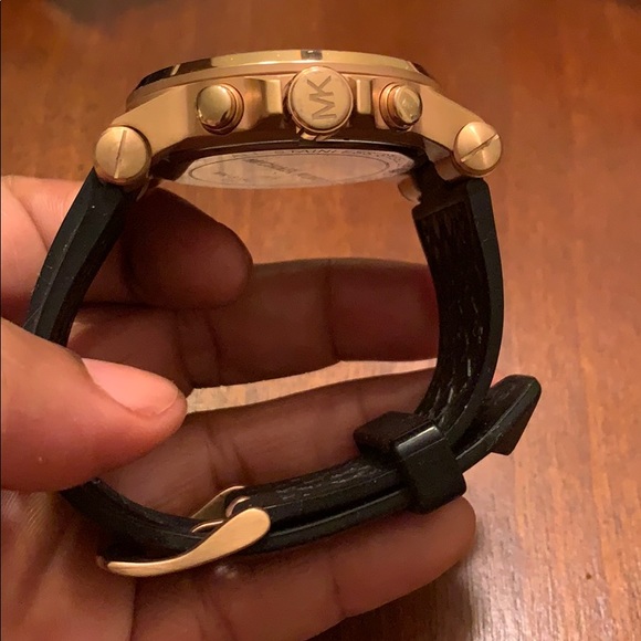 Watch - Picture 2 of 4